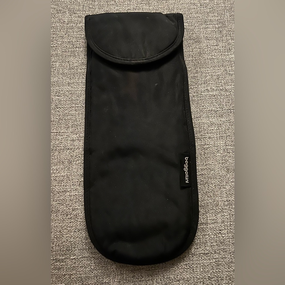 Baggallini travel case for a hair styling tool
